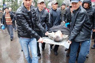 Полиция расстреливает демонстрантов в Бишкеке: 17 погибших, 142 раненых