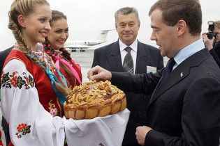 Медведев посоветовал Минску равняться на Киев