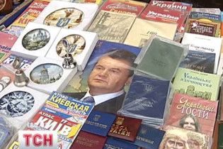 С Майдана Незалежности выгоняют торговцев национальной атрибутикой