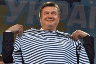 Янукович с четвертой попытки уговорил Россию оставить флот в Крыму