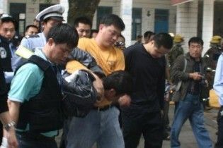 В Китае вооруженный мужчина напал на воспитанников детсада: ранены 28 детей