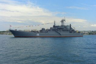Корабль ЧФ РФ перевернул украинский буксир