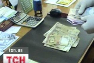 Волынские таможенники ежедневно "косили" по 30 тысяч гривен взяток
