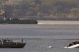 У Бразилії літак впав у море