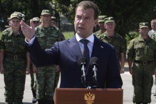 В России договорились называть президентом лишь Медведева