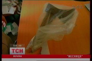 Женщина жестоко отомстила всем самогонщикам за смерть мужа-пьяницы