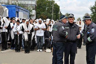 Україна депортувала 10 хасидів, винних у заворушеннях в Умані