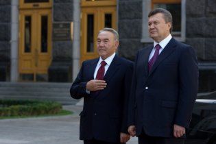 Янукович хочет в космос вместе с казахами