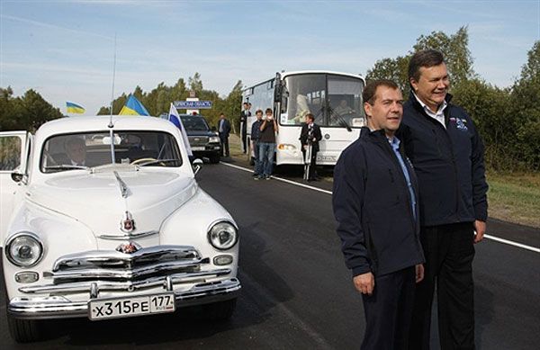Янукович і Мєдвєдєв у Міжнародному автопробігу_1