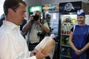 Медведеву отказались продать хлеб в магазине