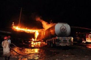 Пакистанські таліби спалили автоколону НАТО