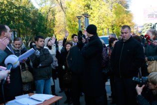 Керівництво "Київміськбуду" провело альтернативні збори акціонерів на вулиці