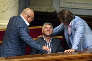 Депутаты собрали деньги для обиженного журналисткой Бута