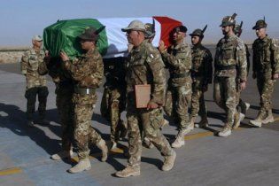 Смертник атаковал колонну итальянских военных в Афганистане