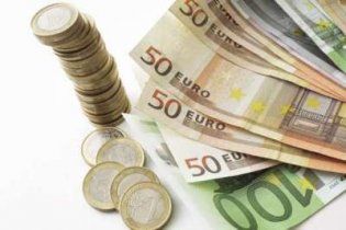 Євро подешевшав на міжбанку