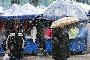 В Москве пошел снег