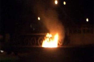 В честь годовщины УПА киевские националисты сожгли мемориал с танком