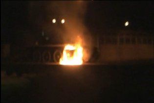 На честь річниці УПА київські націоналісти спалили меморіал з танком