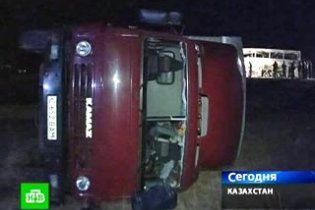 В Казахстане два автобуса столкнулись с КамАЗами: 11 жертв