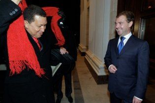 Чавес нагодував Мєдвєдєва солодощами