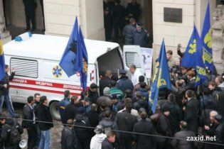 У Львові член тервиборчкому від ПР подала у міліцію заяву про побиття