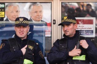 В результаті нападу на офіс Качинського вбито людину
