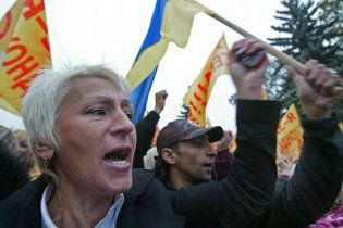 Под Верховной радой собрались сразу три митинга