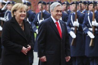 Президент Чили напел в Германии гимн Третьего рейха