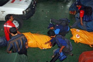 В Індонезії цунамі вбило 40 осіб, сотні людей зникли безвісти