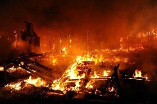 В Киеве горел рынок: огнем уничтожена тысяча квадратных метров