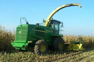 На Львівщині під час збору врожаю комбайн пошматував пенсіонерку