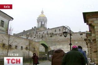 Російські Рюриковичі хочуть відсудити собі Золоті ворота та Києво-Печерську лавру
