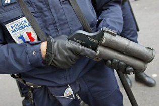 Чоловік, який захопив заручників в офісі BMW, здався поліції