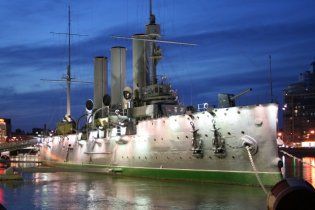 Російські олігархи відсвяткують Новий рік на крейсері "Аврора"