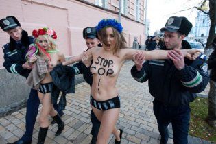 Голые активистки FEMEN сдались Могилеву