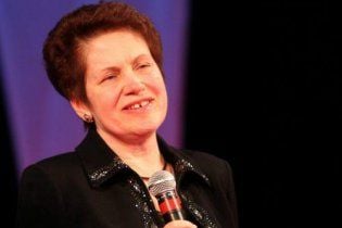 Українські бабусі обрали дружину Януковича своїм лідером