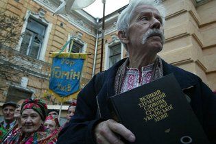 У Табачника відзвітували про популяризацію української мови