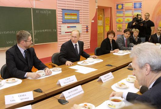 Путін у школі. Фото government.ru