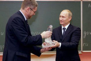 Путін відвідав уроки фізики та праці