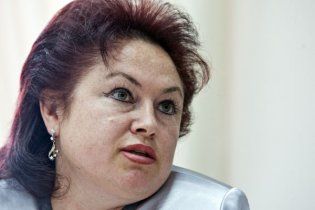 Затримана чиновниця Азарова вже звільнена з посади