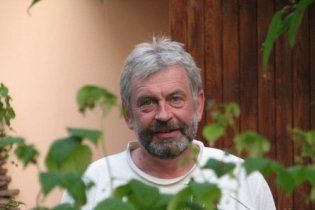 На київському залізничному вокзалі задушили у власному авто відомого спортсмена