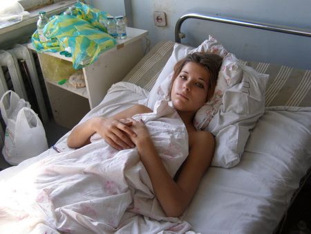 Дівчина_поранена