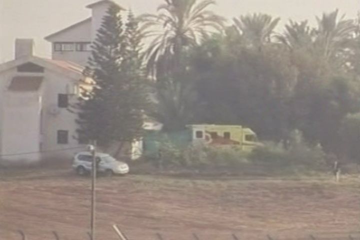 Шарона привезли додому