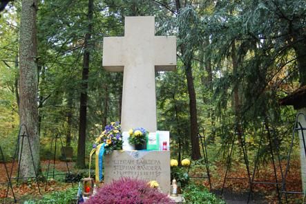 Могила Степана Бандери у Мюнхені