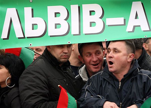 Протести проти ухвалення Податкового кодексу біля ВР_10