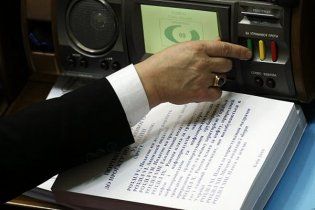Регіонали готові легалізувати "кнопкодавів"