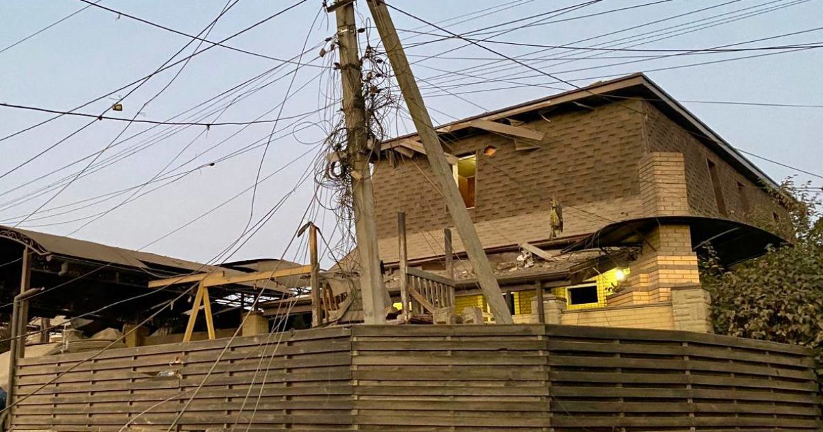 После удара "Ураганом" по Днепру вместо дома погибшей семьи осталась только 7-метровая воронка