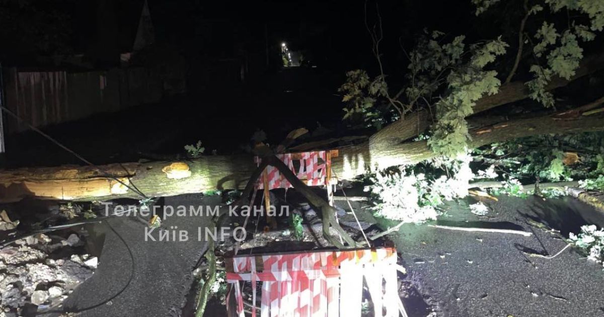 Київ накрила сильна злива з громом та блискавками: фото та відео наслідків негоди
