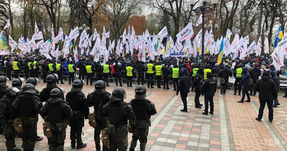 У Києві протестувальники заблокували входи до Ради / © ТСН.ua