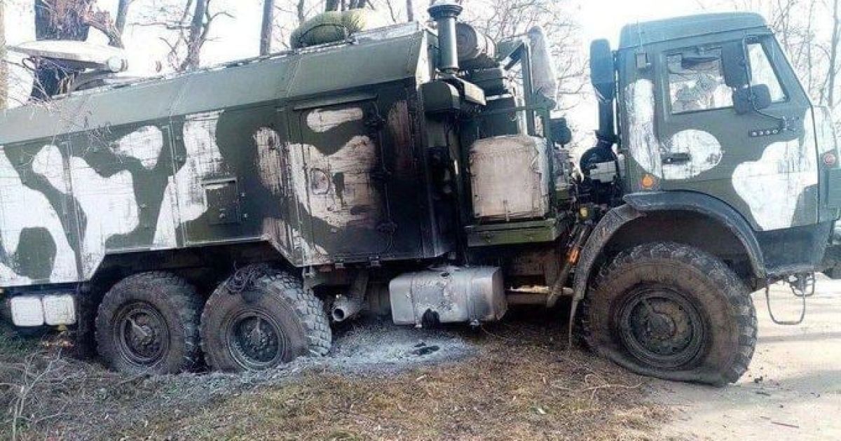 Окупанти хочуть оточити Київ, Харків і Миколаїв, але несуть втрати: як минула доба на фронтах (нічне зведення)
